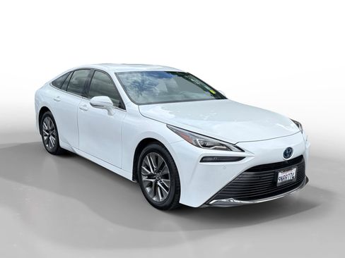 Used 2022 Toyota Mirai w/ Advanced Technology Package RWD image 7