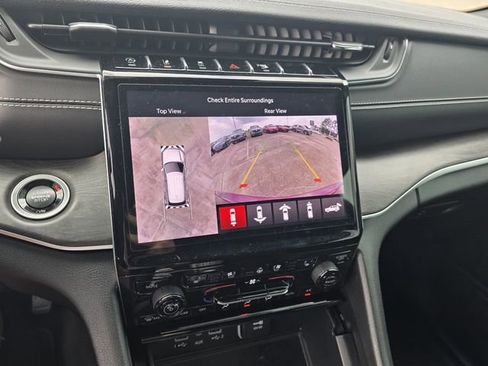 Used 2025 Jeep Grand Cherokee Limited w/ Luxury Tech Group II AWD/4WD image 14