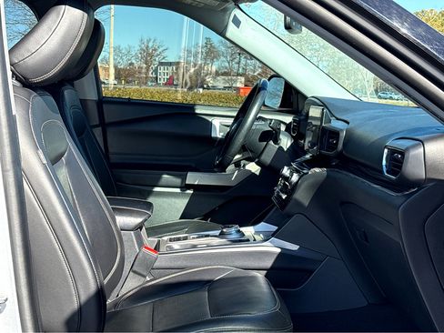 Used 2021 Ford Explorer Limited w/ Equipment Group 301A image 9