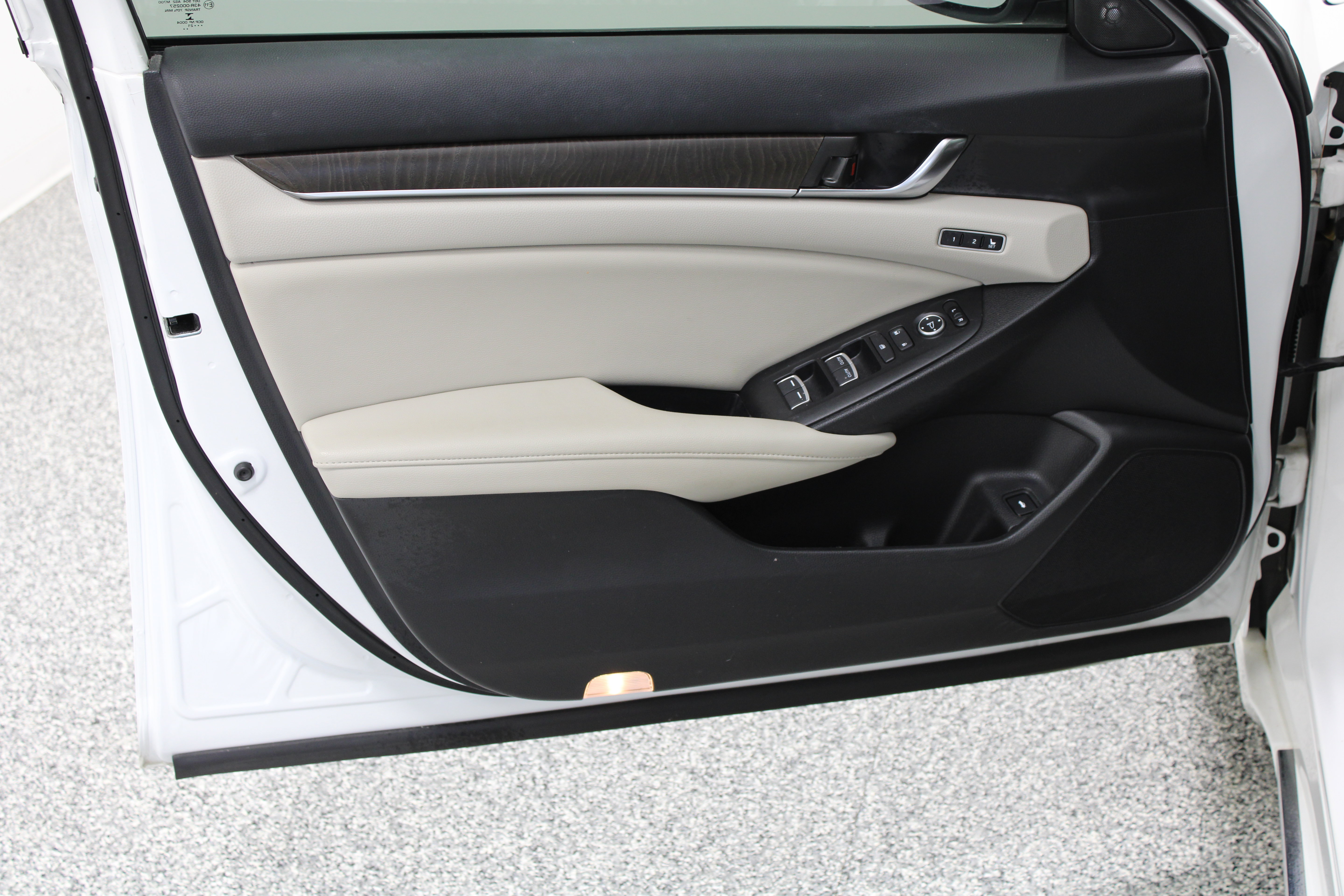Used 2021 Honda Accord Touring image 12