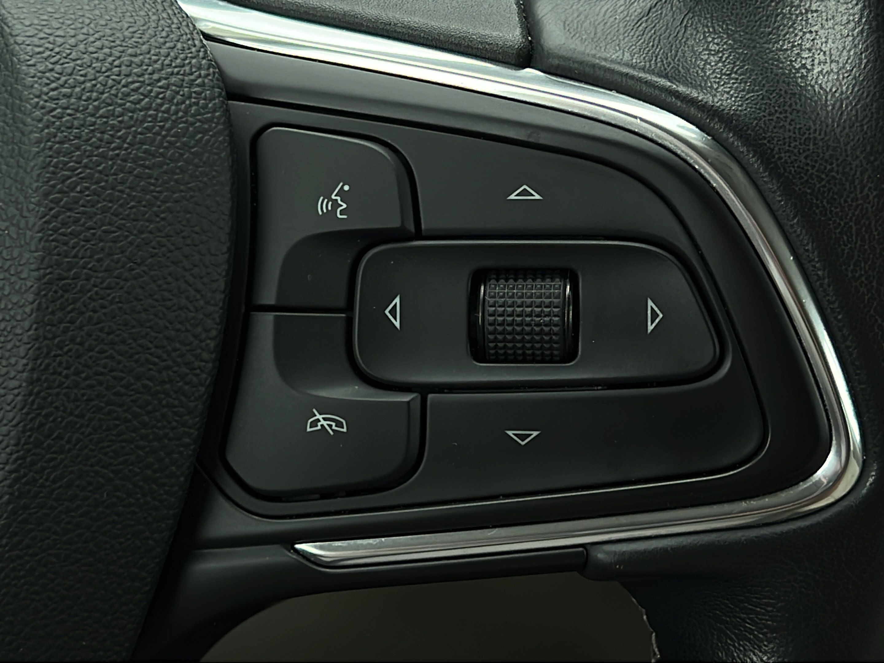 Used 2021 Buick Envision Avenir AWD/4WD image 22
