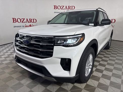 New 2025 Ford Explorer Active w/ Active Comfort Package image 3
