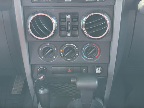 Used 2010 Jeep Wrangler Unlimited Sahara w/ Dual Top Group AWD/4WD image 8