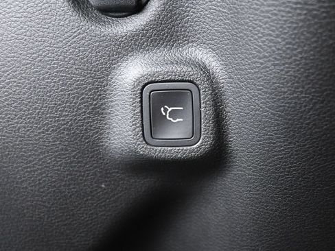 Used 2024 Jeep Compass Latitude w/ Convenience Group AWD/4WD image 26