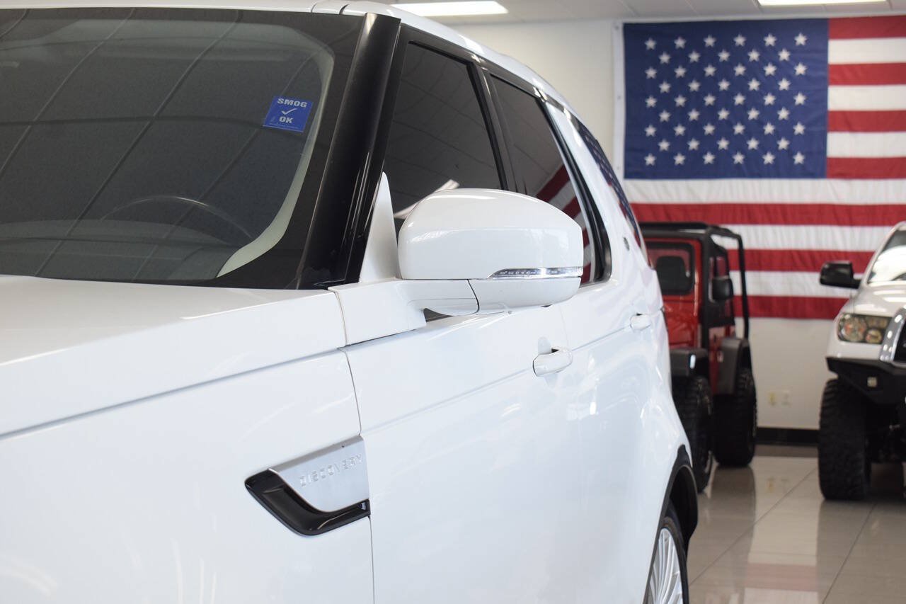 Used 2017 Land Rover Discovery HSE AWD/4WD image 10