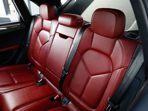 Used 2023 Porsche Macan GTS image 11