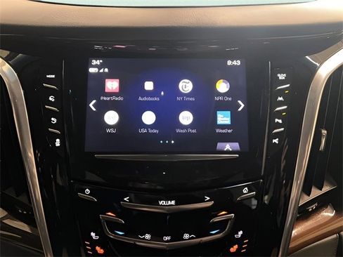 Used 2020 Cadillac Escalade Premium Luxury image 28