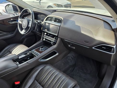 Used 2019 Jaguar F-PACE Portfolio image 8