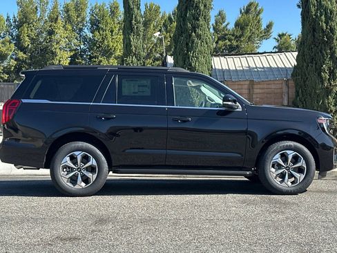 New 2027 Ford Expedition Active RWD image 3