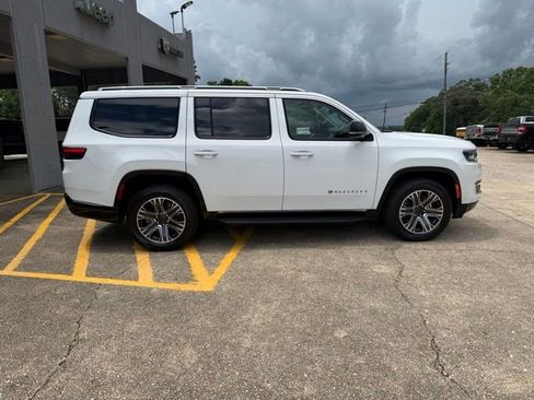 Used 2024 Jeep Wagoneer Series II w/ Flexible Seating Group RWD image 14