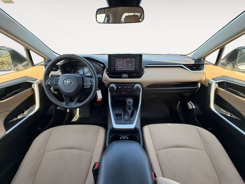 Used 2019 Toyota RAV4 LE FWD image 15