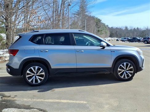 Used 2022 Volkswagen Taos SE image 5