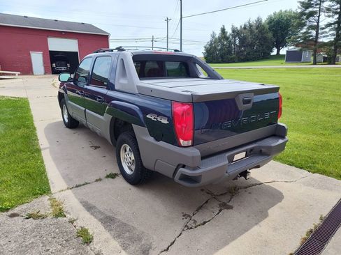 Used 2002 Chevrolet Avalanche 4x4 w/ Convenience Pkg image 2