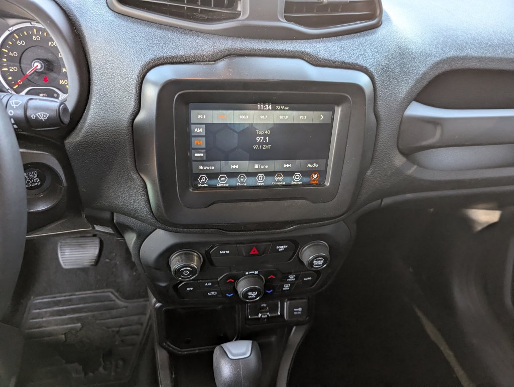 Used 2020 Jeep Renegade Altitude FWD image 19