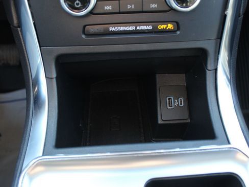 Used 2022 Ford Edge Titanium w/ Class II Trailer Tow Package image 34