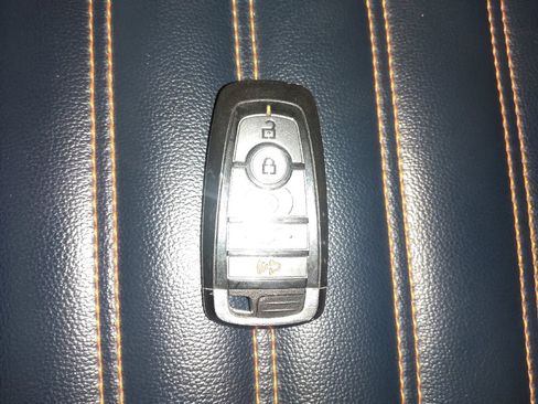 Used 2023 Ford Edge SEL w/ Sport Appearance Package image 32