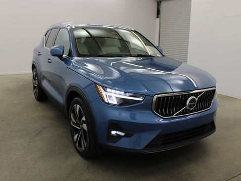 Used 2023 Volvo XC40 B4 Plus w/ Driver Assist Package image 6