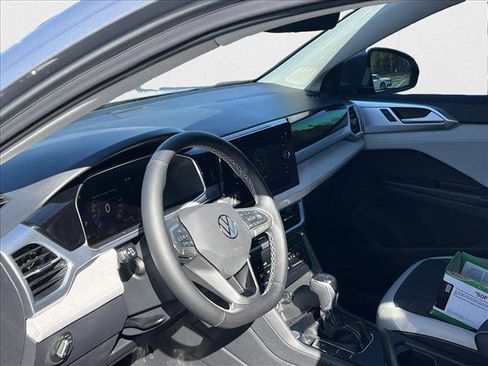New 2025 Volkswagen Taos SE image 10