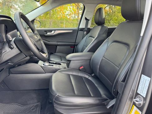 Used 2022 Ford Escape Titanium w/ Class II Trailer Tow Package image 17