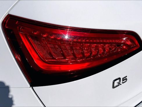 Used 2017 Audi Q5 2.0T Premium Plus w/ Technology Package image 28