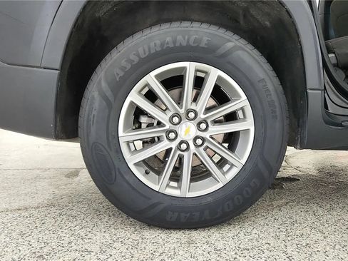 Used 2023 Chevrolet Traverse LT FWD image 34