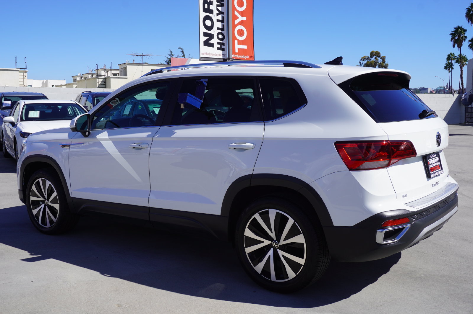 Used 2022 Volkswagen Taos SE AWD/4WD image 5
