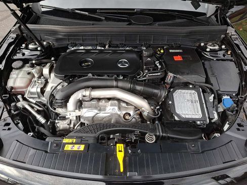 Used 2025 Mercedes-Benz GLB 250 4MATIC image 26