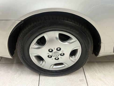 Used 2004 Toyota Avalon XLS image 36