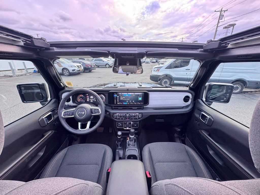 Used 2026 Jeep Wrangler Unlimited Sahara AWD/4WD image 26