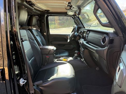 Used 2020 Jeep Gladiator Overland image 21