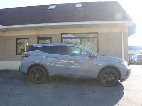 Used 2024 Nissan Murano SV w/ SV Midnight Edition Package image 3