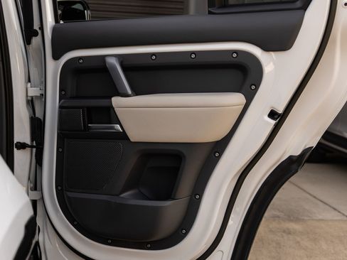 Used 2023 Land Rover Defender 110 X-Dynamic SE image 41