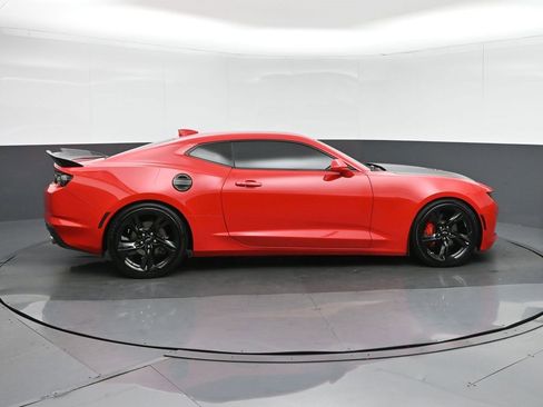 Used 2021 Chevrolet Camaro LT w/ RS Package image 8