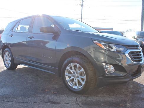 Used 2020 Chevrolet Equinox LS image 2