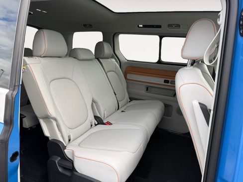 New 2025 Volkswagen ID. Buzz 1st Edition image 18