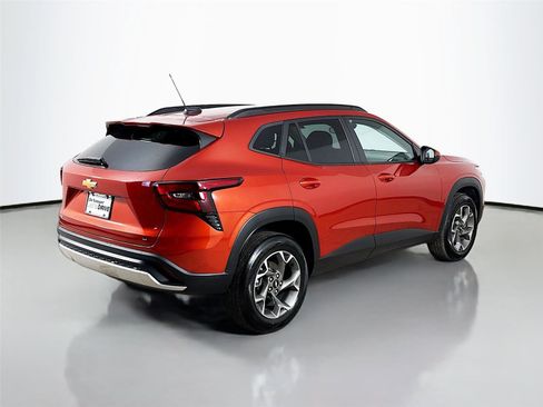 Used 2024 Chevrolet Trax LT w/ Driver Confidence Package image 8