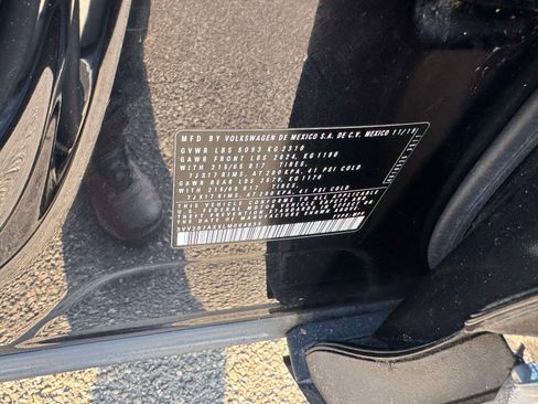 Used 2020 Volkswagen Tiguan SE w/ Panoramic Sunroof Package image 28