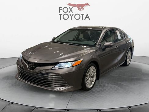 Used 2020 Toyota Camry XLE w/ Navigation Package FWD image 1