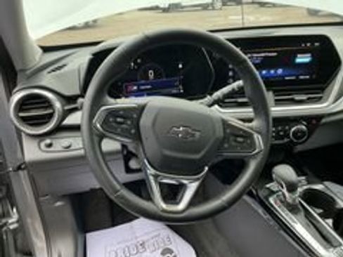 Used 2025 Chevrolet Trax ACTIV w/ Sunroof Package FWD image 14