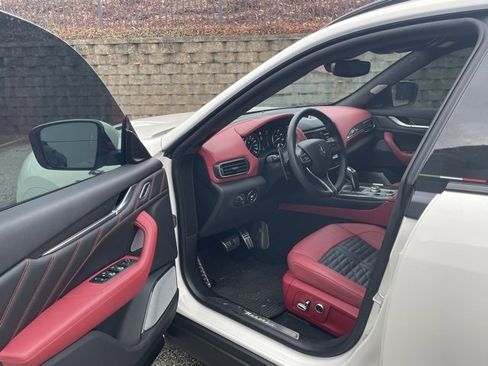 Used 2022 Maserati Levante Trofeo image 20