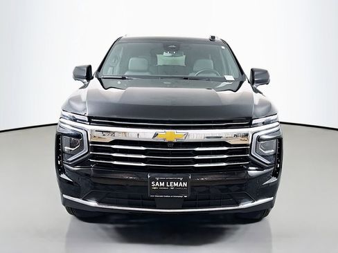 Used 2025 Chevrolet Suburban LT AWD/4WD image 2