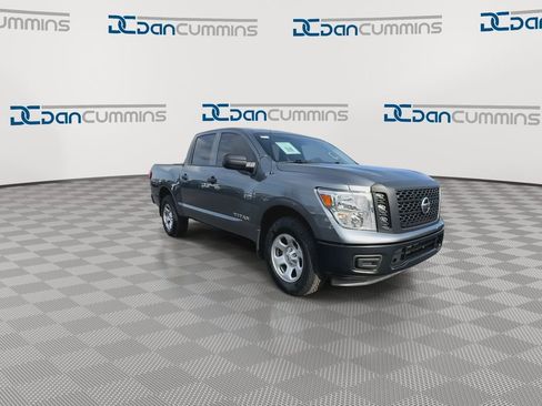 Used 2018 Nissan Titan S image 3
