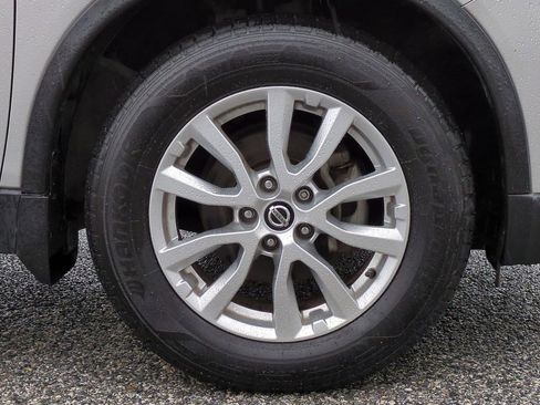 Used 2019 Nissan Rogue SV image 11