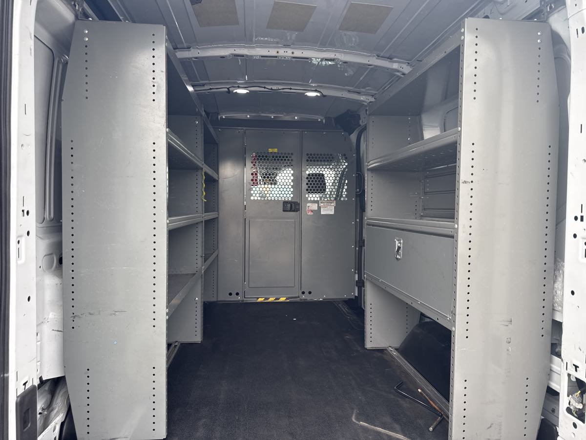 Used 2019 Ford Transit 250 130 Medium Roof RWD image 8