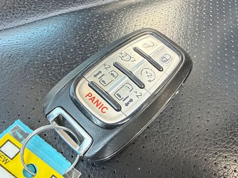 Used 2022 Chrysler Pacifica Touring-L FWD image 23