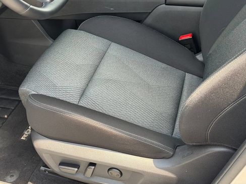 Used 2025 Nissan Rogue SV AWD/4WD image 23