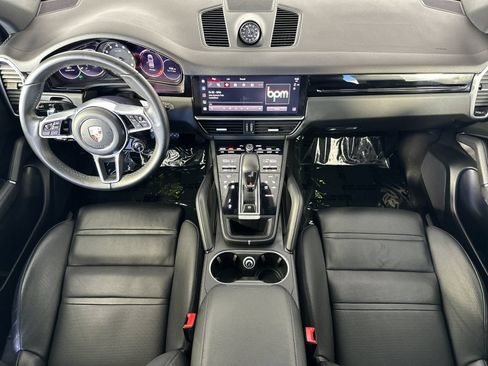 Certified 2023 Porsche Cayenne AWD/4WD image 6