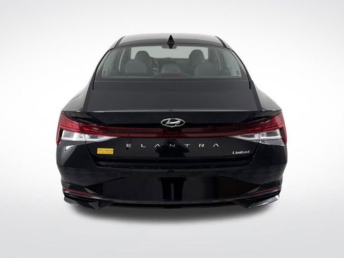 Used 2023 Hyundai Elantra Limited w/ Preferred Accessory Package image 5