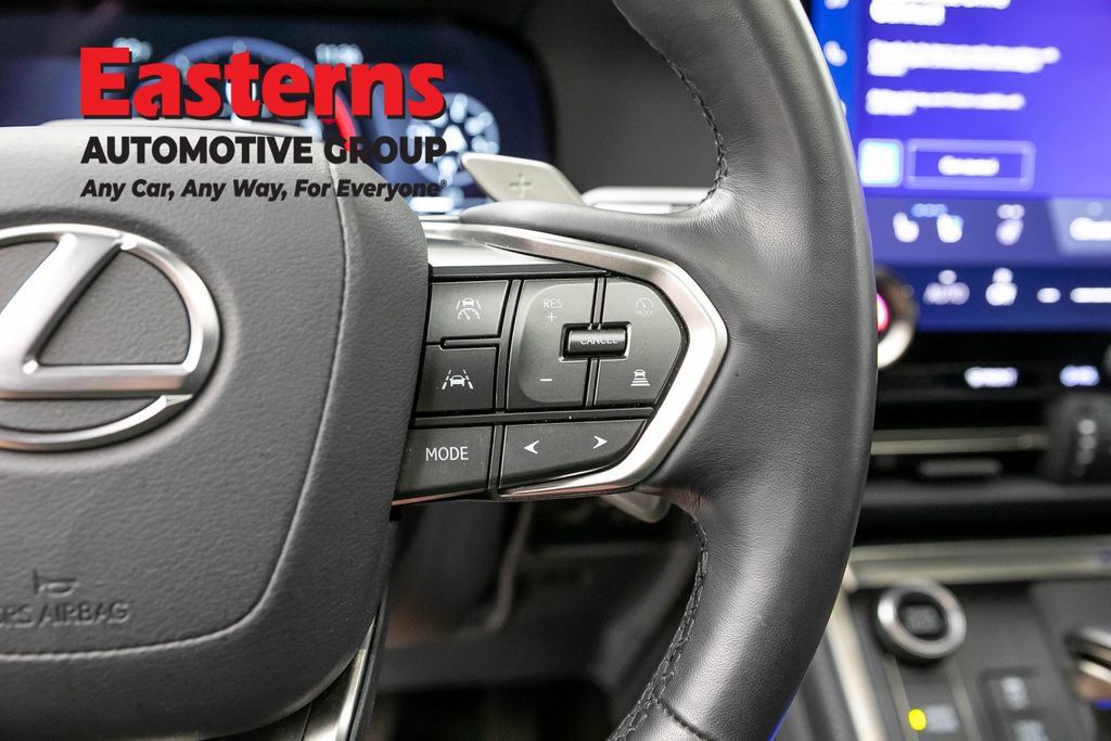 Used 2025 Lexus GX 550 w/ Accessory Package (2T) AWD/4WD image 18