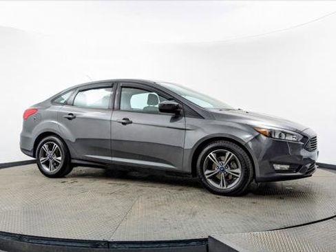 Used 2018 Ford Focus SE w/ SE Appearance Package image 9
